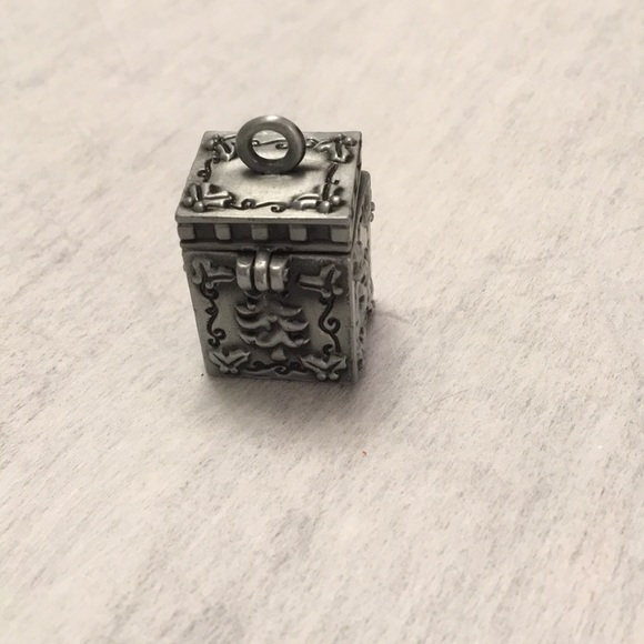 NWOT Metal Prayer Box Charm with Three Metal Angels Christmas Religious - Picture 3 of 14